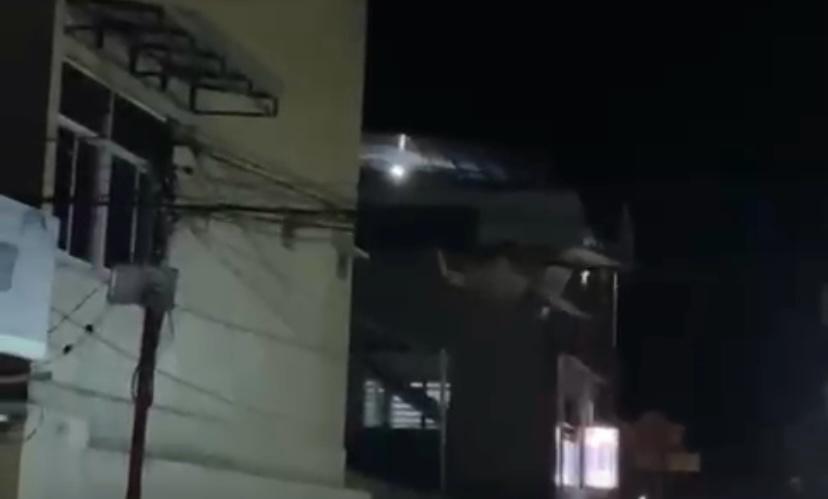 Terungkap Identitas Pria Berpakaian Dalam yang Coba Menyeberangi Gedung di Baubau