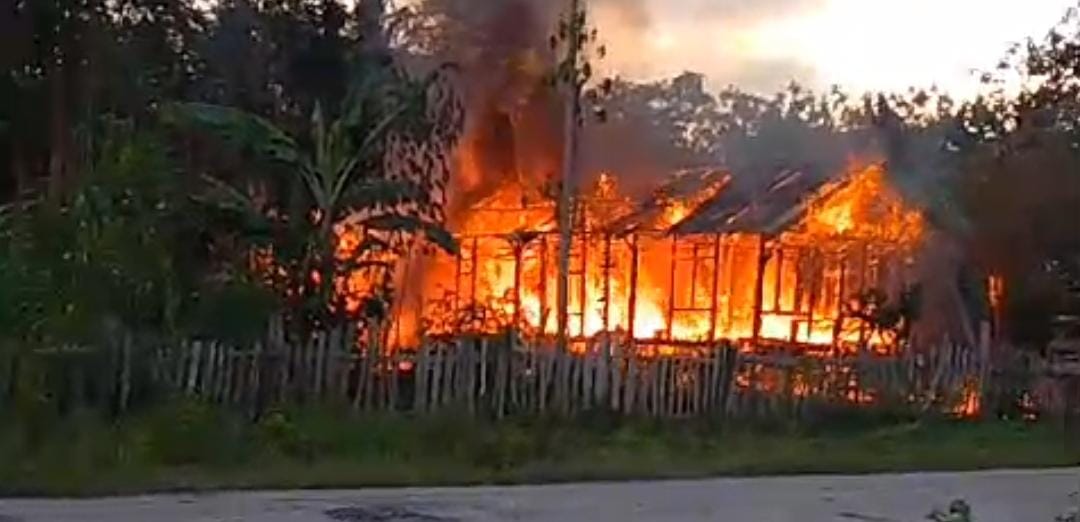 Si Jago Merah Hanguskan Rumah Warga di Muna Barat