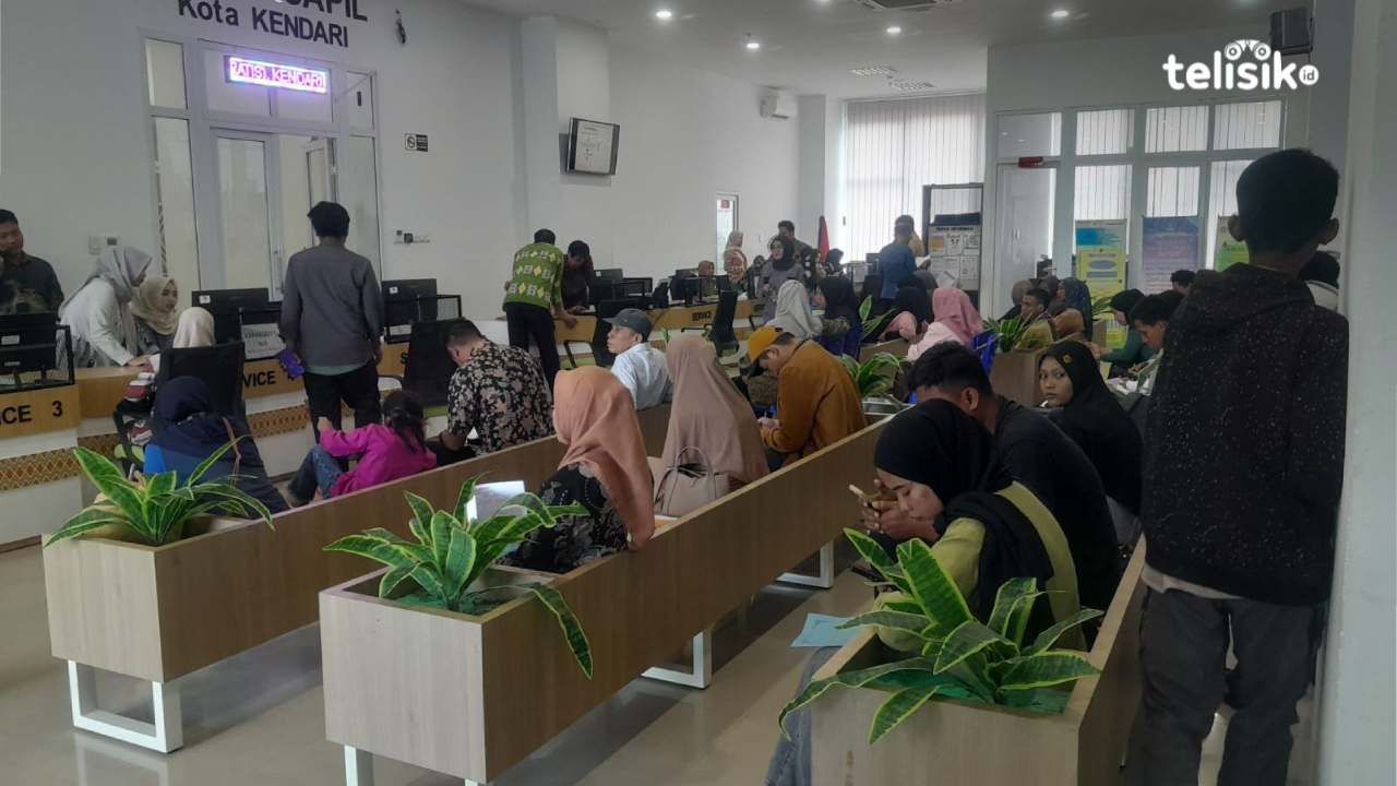 Hari Ketiga Pasca Cuti Lebaran: Antrean Pemohon di Disdukcapil Kendari Membludak
