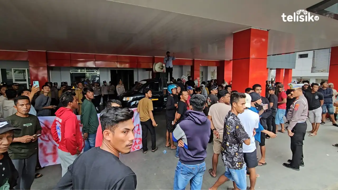 Ratusan Nelayan Geruduk DPRD Sultra Minta Rekomendasi Penerbitan SLO dan Tolak VMS