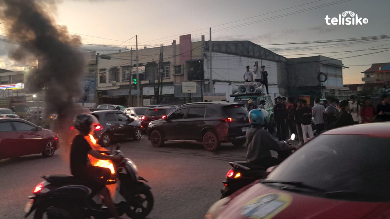 Mahasiswa Dianiaya di Pengadilan, Perempatan UHO Kendari Diblokade