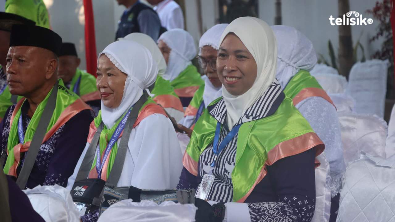 Puluhan Jemaah Haji Wakatobi Kloter 38 Dilepas ke Tanah Suci, Ada Sosok Milenial yang Diberangkatkan