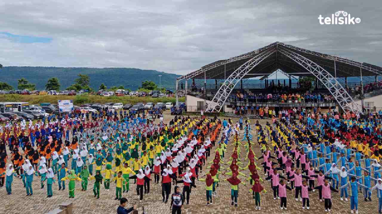 Ribuan Pelajar Buton Serentak Lakukan Senam Anak Indonesia Hebat