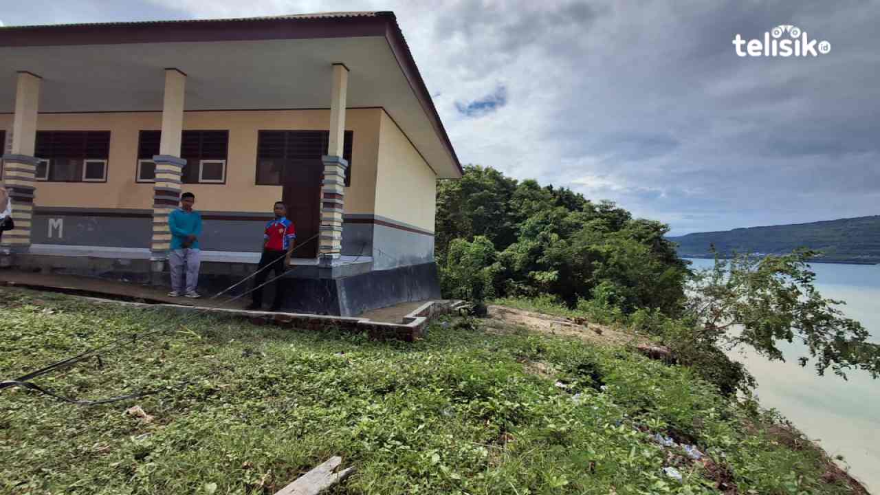 5 Gedung SMAN 4 Sampolawa Buton Selatan Terancam Roboh ke Laut Akibat Abrasi