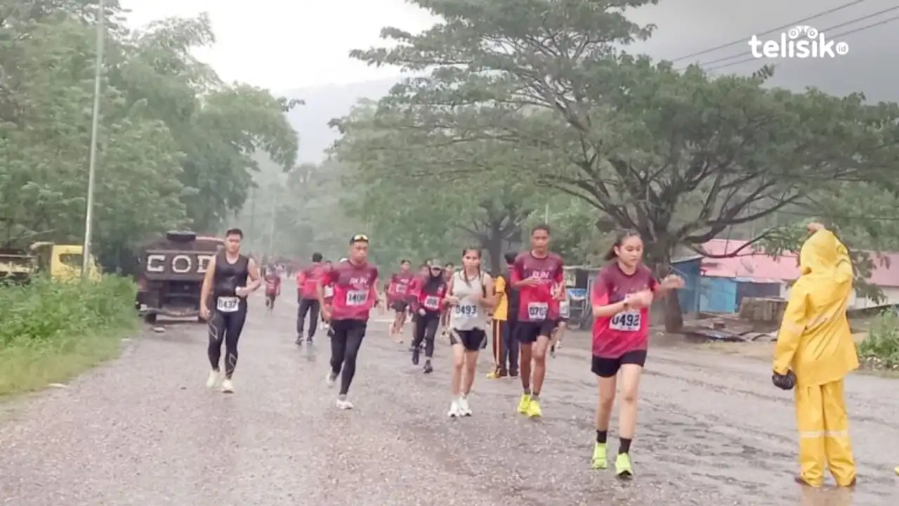 Hujan Deras Tak Padamkan Semangat Ribuan Pelari di ToleRunsi Buton