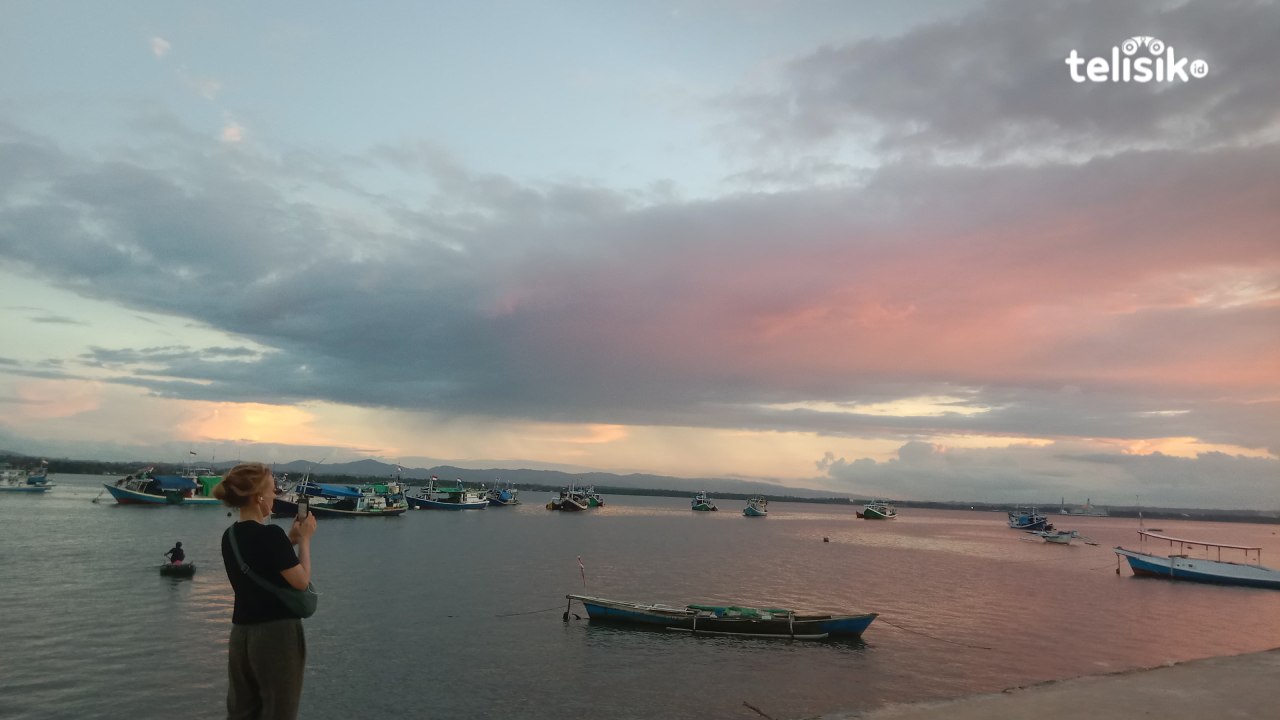 Panorama Senja Teluk Kendari jadi Incaran Anak Muda Berburu Foto