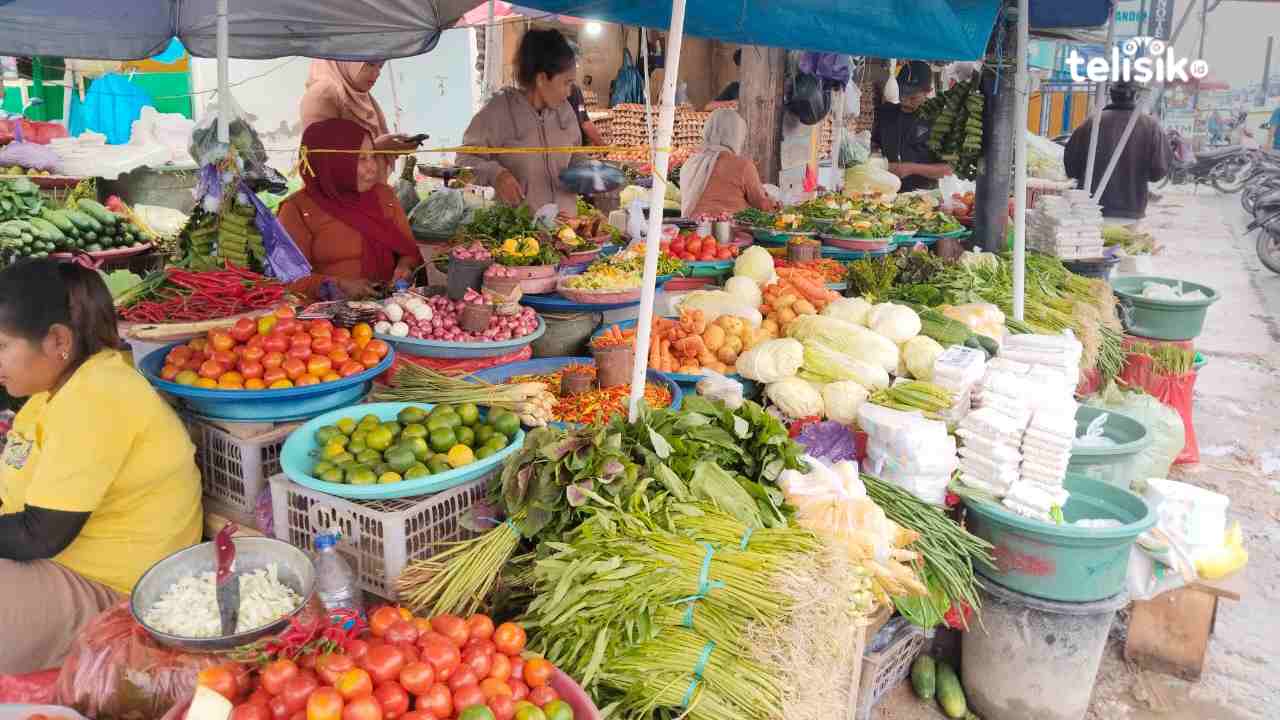Pedagang Pasar Anduonohu Kendari Keluhkan Sepi Pembeli dan Kenaikan Harga