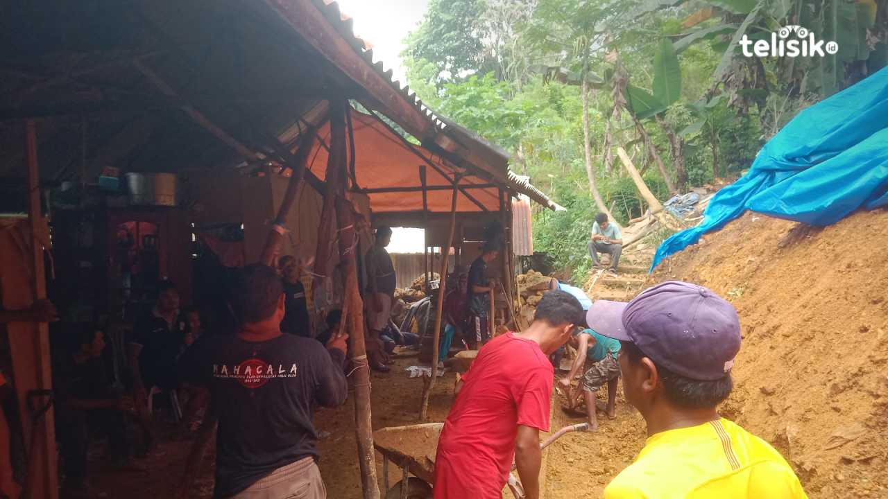 Rumah Warga Kendari Rusak Berat Diterjang Longsor, Satu Anak Hampir Tertimbun