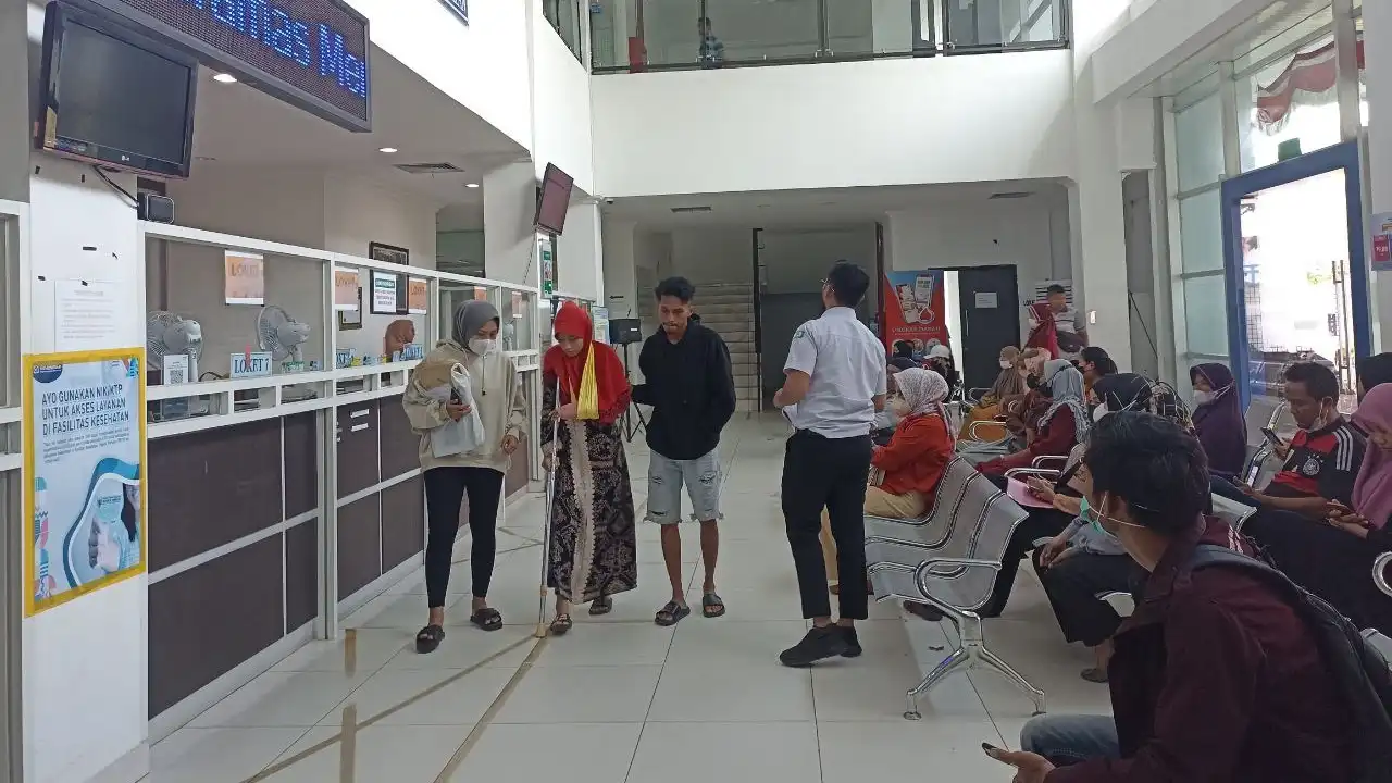 Berobat Tanpa Cemas, I Made Raka Rasakan Manfaat JKN Saat Ibunya Harus Dioperasi