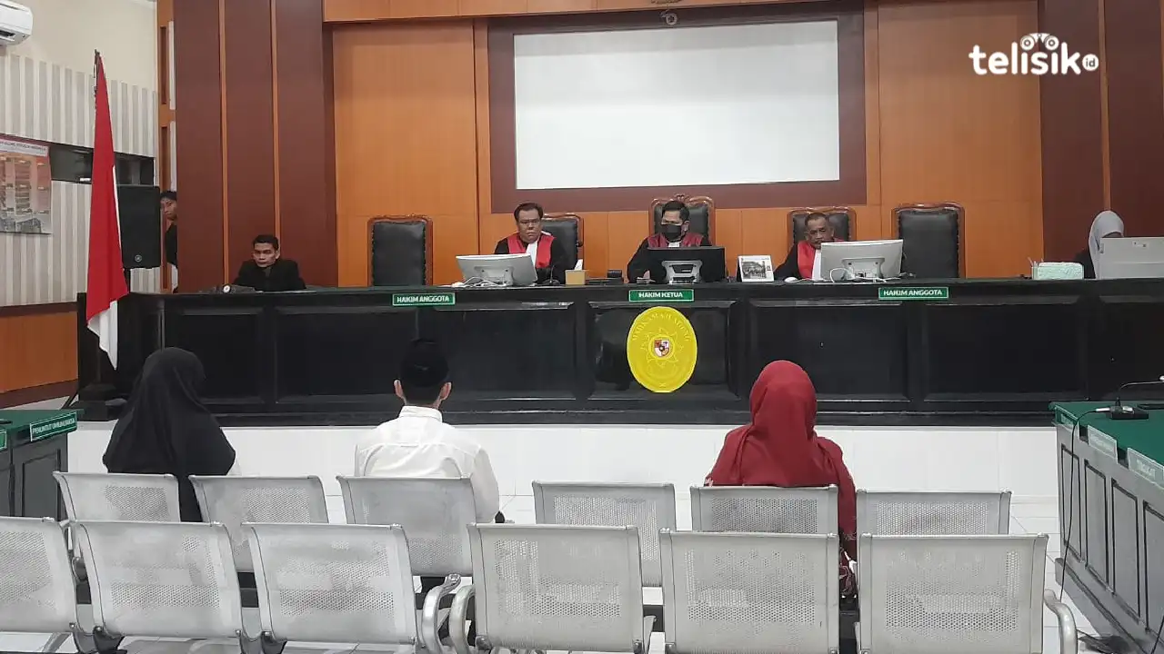 Mantan Sekda Kendari Dituntut Pidana Penjara 1 Tahun 8 Bulan Penjara dan Denda Rp 50 Juta