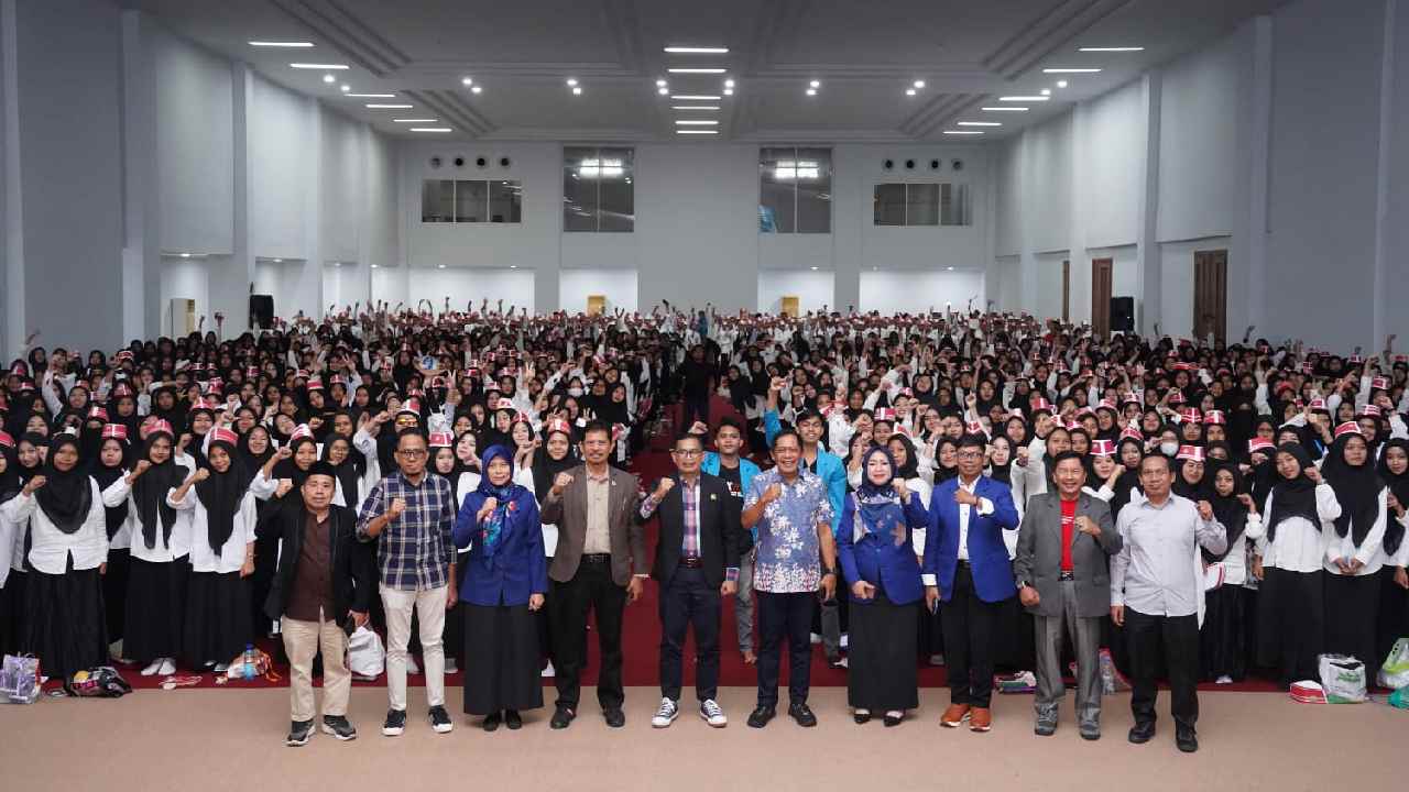 Wagub Sultra Hugua Sentil Kecerdasan di Hadapan Ribuan Maba IAIN Kendari: IPK 4,0 Bukan Jaminan