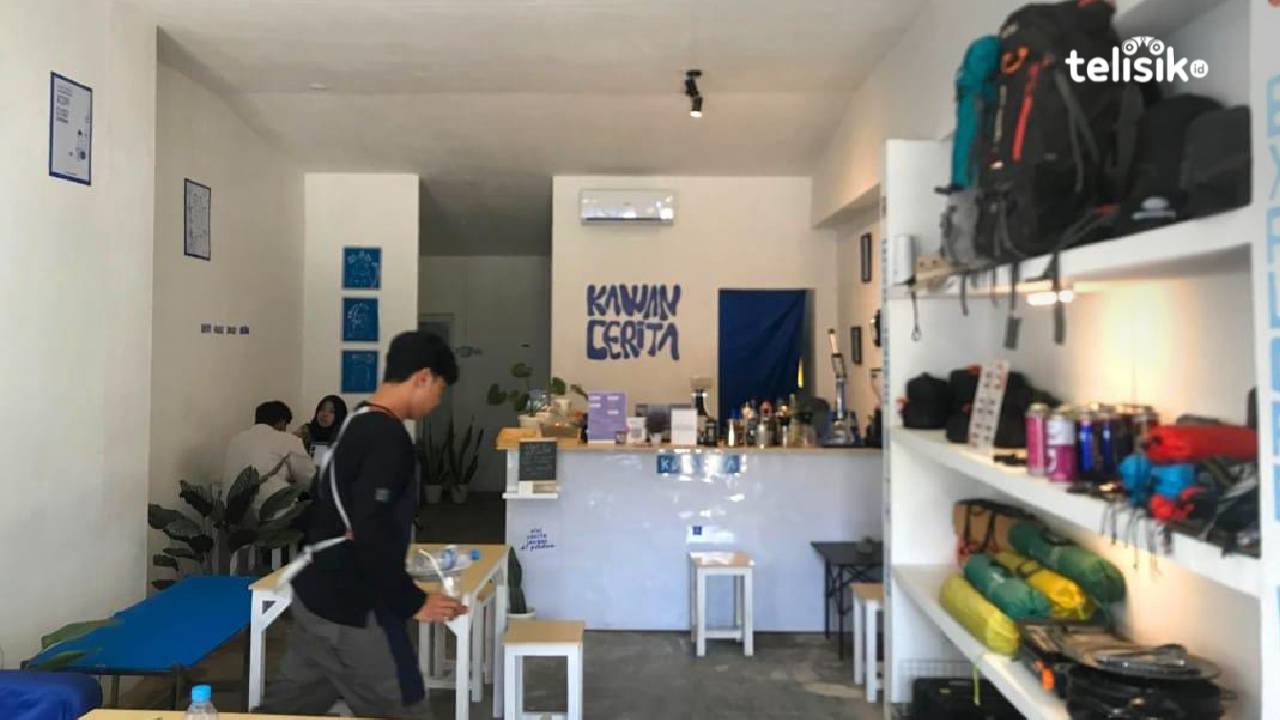 Cafe Kosa Kata, Ngopi Sambil Cuci Mata Produk Camping