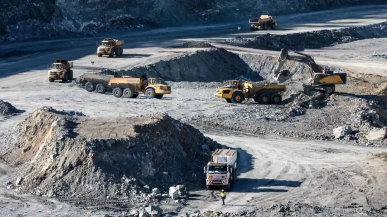 Daftar Lengkap 190 Perusahaan Tambang 2025 Resmi Distop Kementerian ESDM