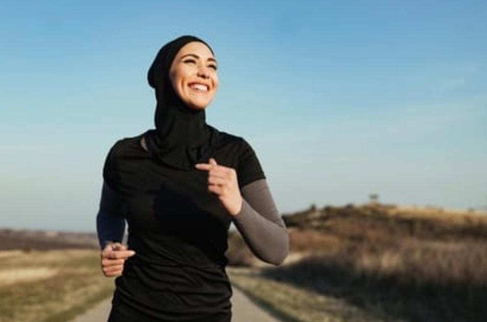 Inspirasi Outfit Jogging untuk Perempuan Berhijab: Nyaman, Modis, dan Syar'i