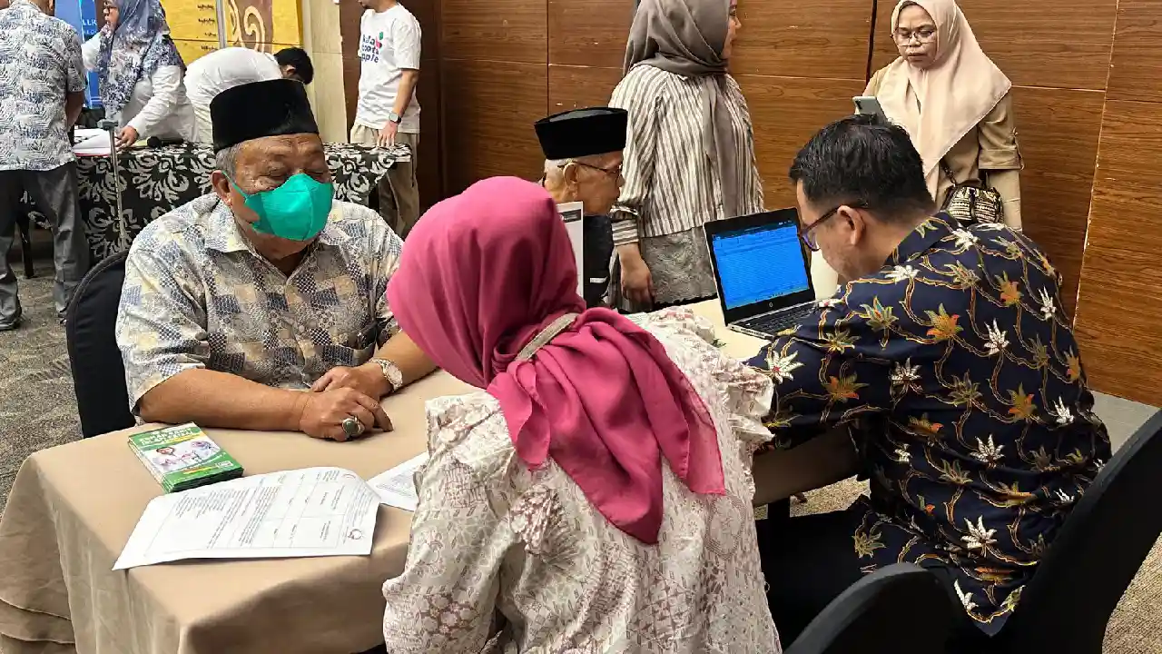 Kalla Toyota Gelar Pemeriksaan Kesehatan Gratis bagi Purnabakti