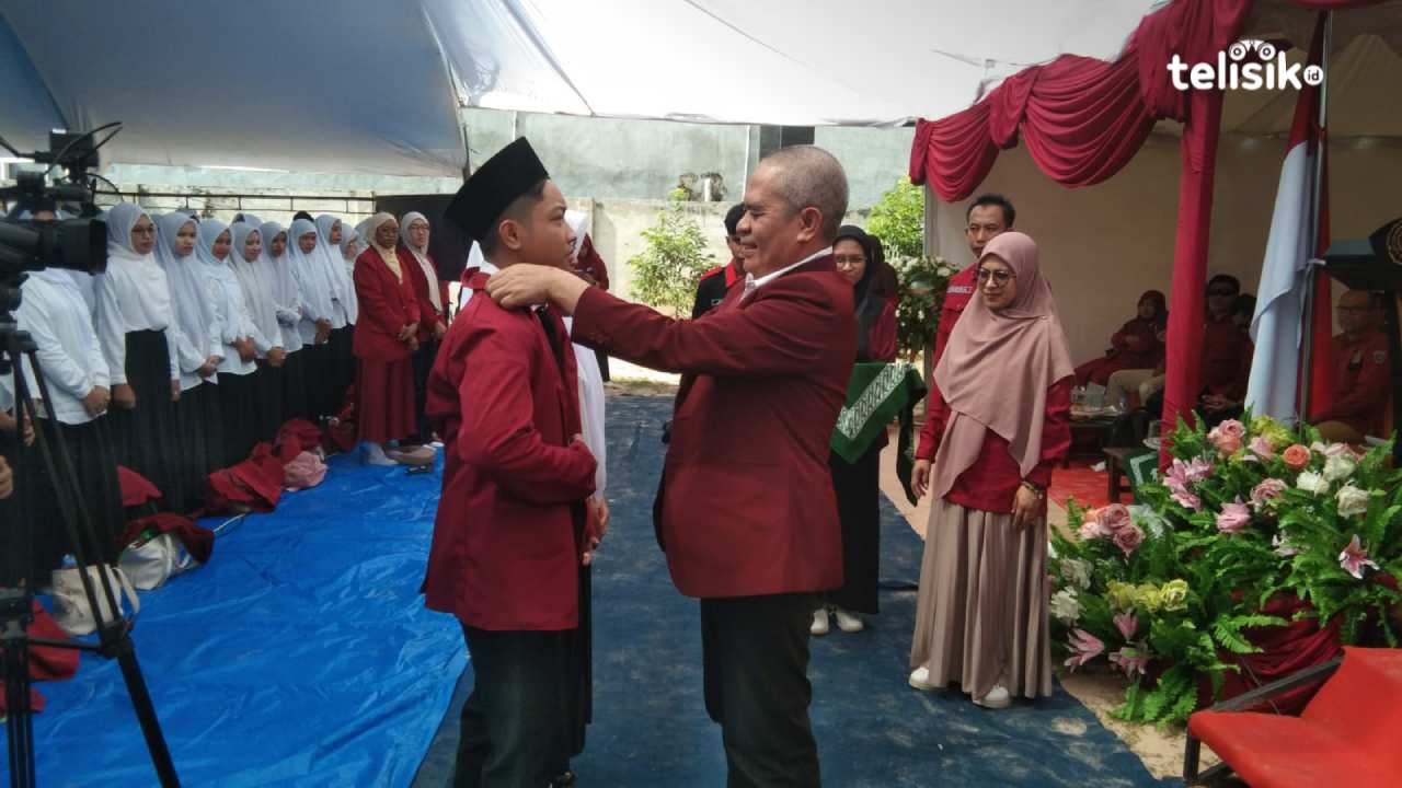 Rektor UM Kendari Kukuhkan 3054 Maba, 7 Diantaranya Mahasiswa Internasional