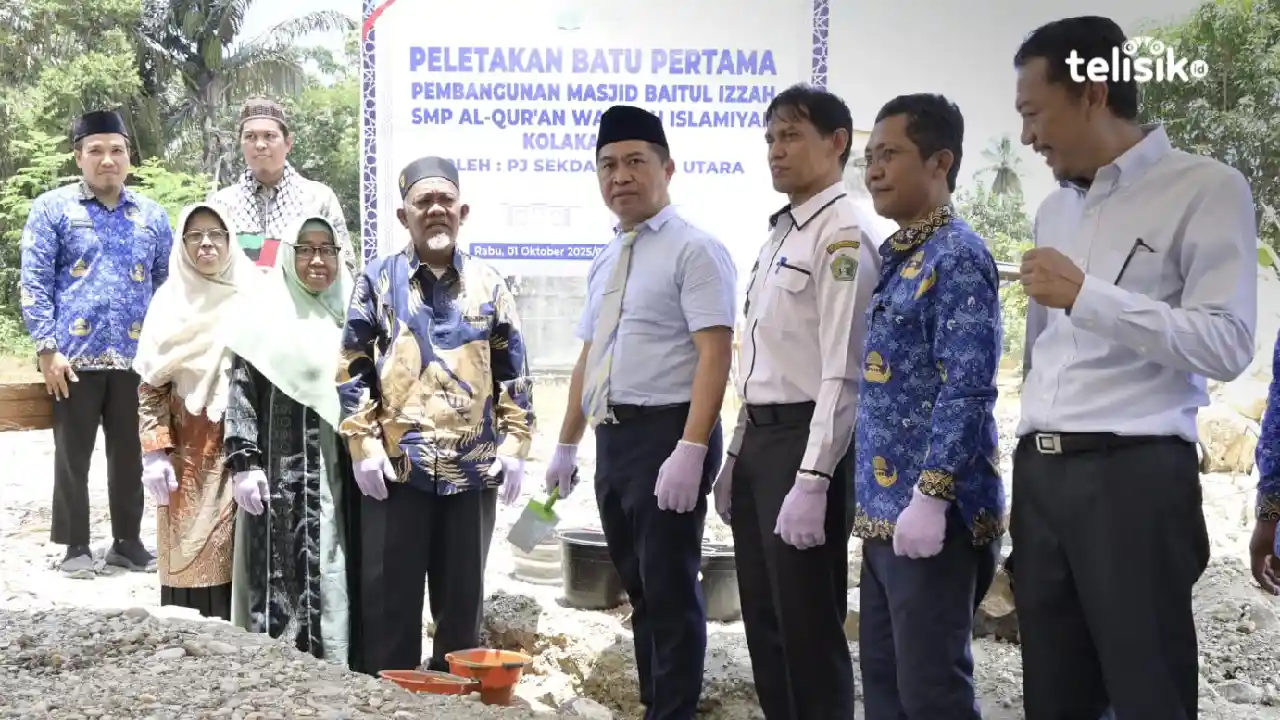 Bangun Peradaban Qurani, Pj Sekda Kolaka Utara Letakan Batu Pertama Masjid Baitul Izzah