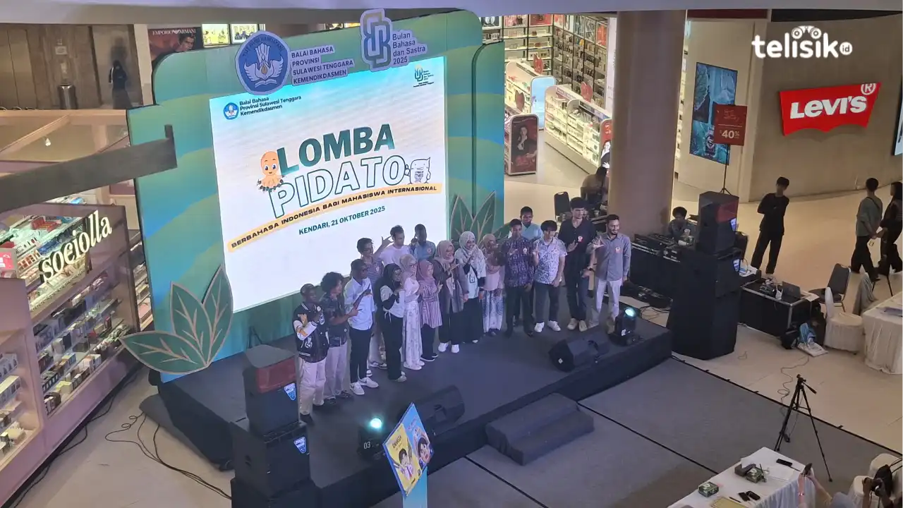 Mahasiswa Internasional Meriahkan Puncak Bulan Bahasa dan Sastra 2025 di Kota Kendari