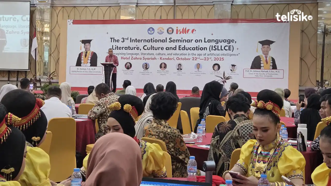 Seminar Internasional FIB UHO Kupas Tantangan Humaniora di Era Kecerdasan Buatan