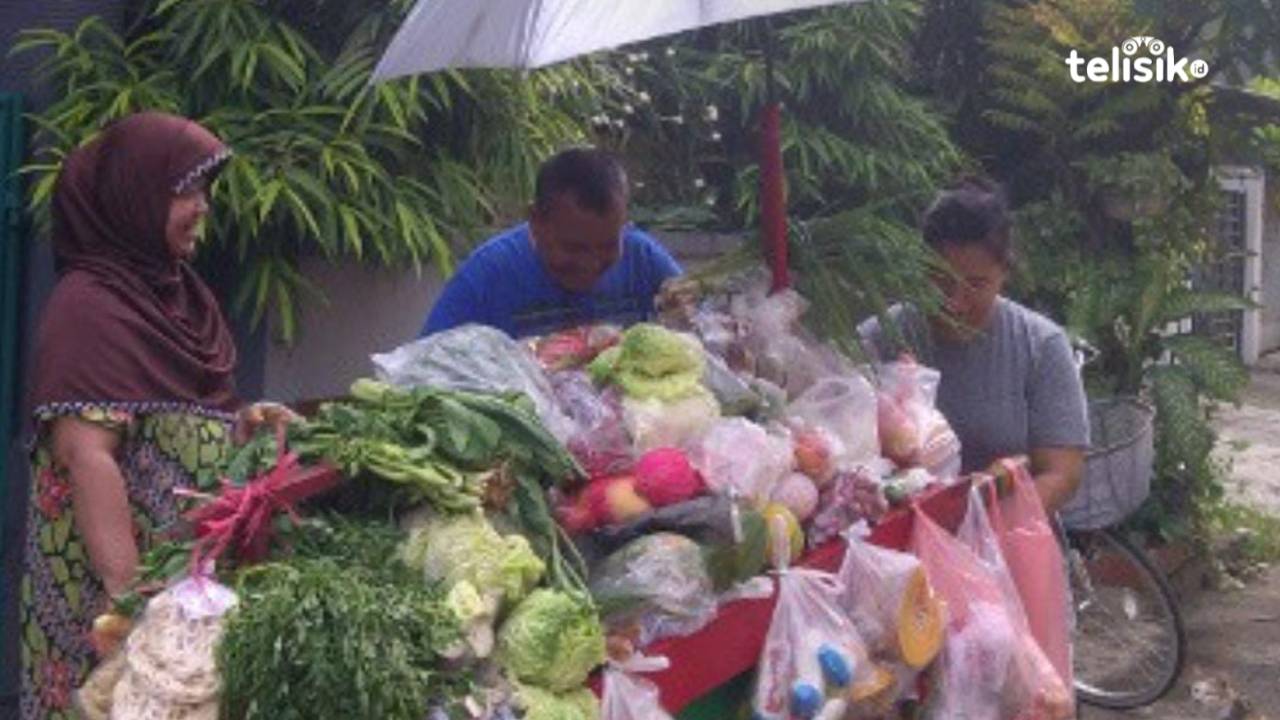 Kisah Karmin, Pejuang Keluarga di Balik Motor Tua Jualan Sayur