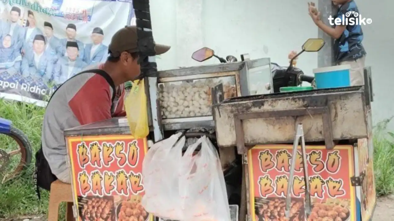 Kisah Penjual Bakso Bakar Perantau dari Makassar yang Cari Rezeki di Kota Kendari
