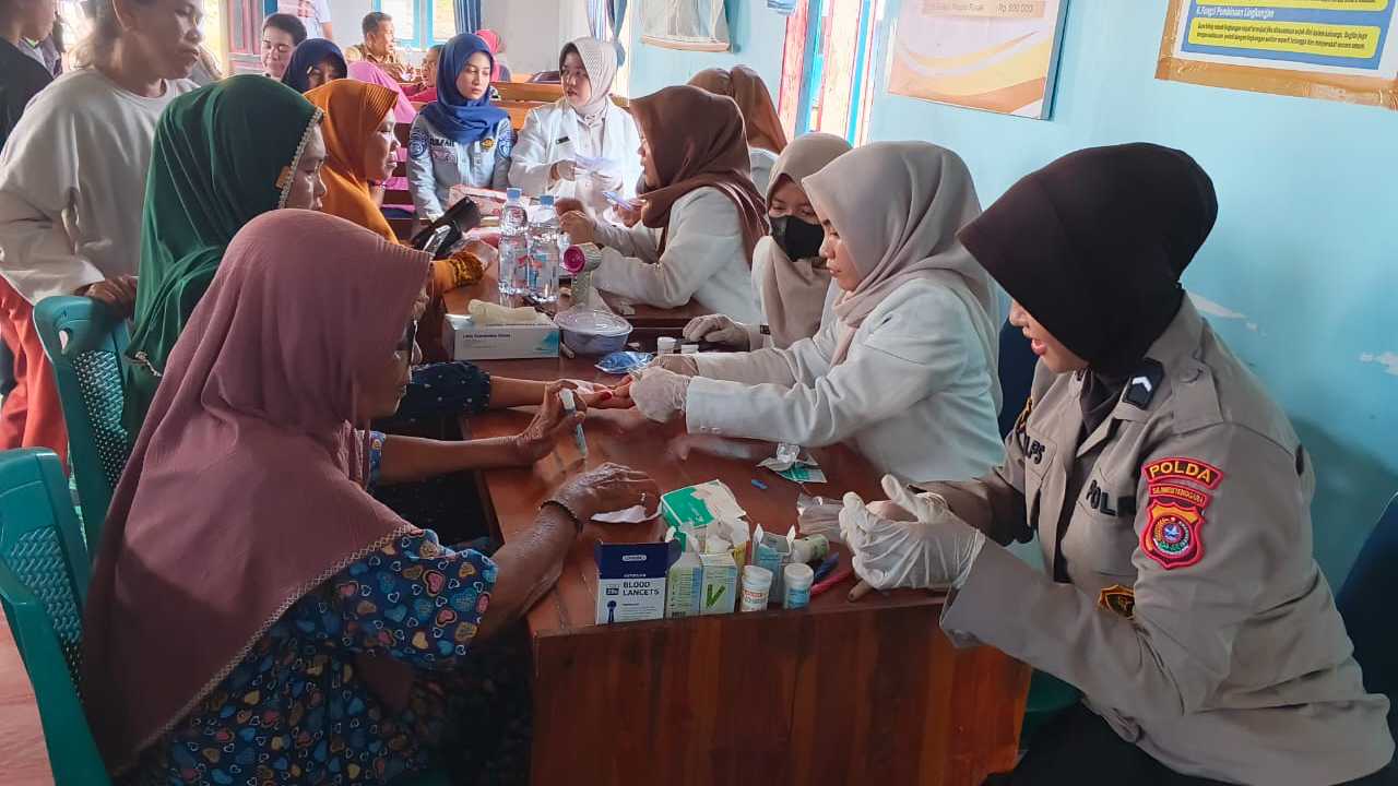 Mahasiswa Profesi Apoteker UHO Kendari Aplikasikan Ilmu di Desa Leppe Konawe Selatan