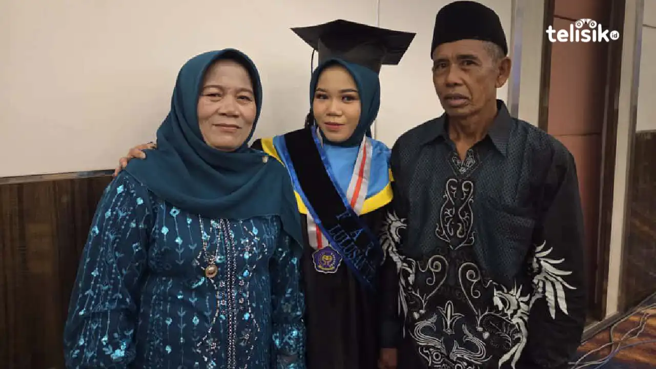 Ningrum, Anak Petani jadi Wisudawan Terbaik D3 Farmasi Politeknik Bina Husada
