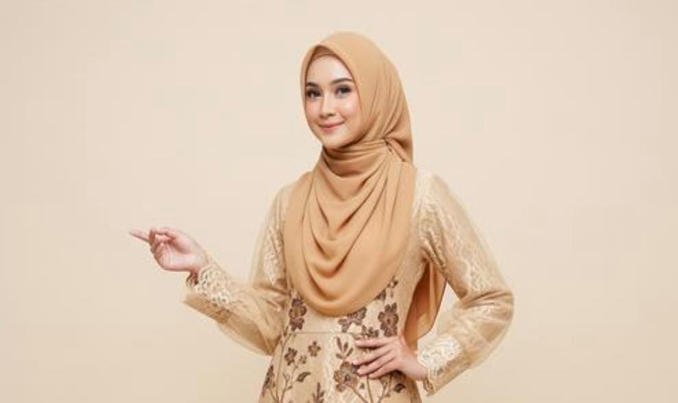 Gamis Batik Brokat Warna Gold Meningkat, Ini 9 Model yang Paling Diminati