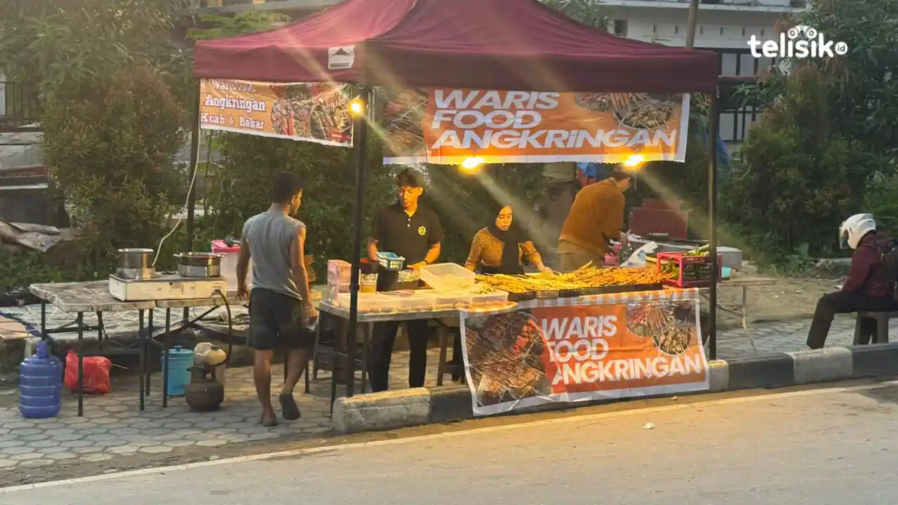 Nikmati Sate Kulit dan Tomyam Ala Waris Food, Kuliner Angkringan Berkonsep Korea di Kota Kendari