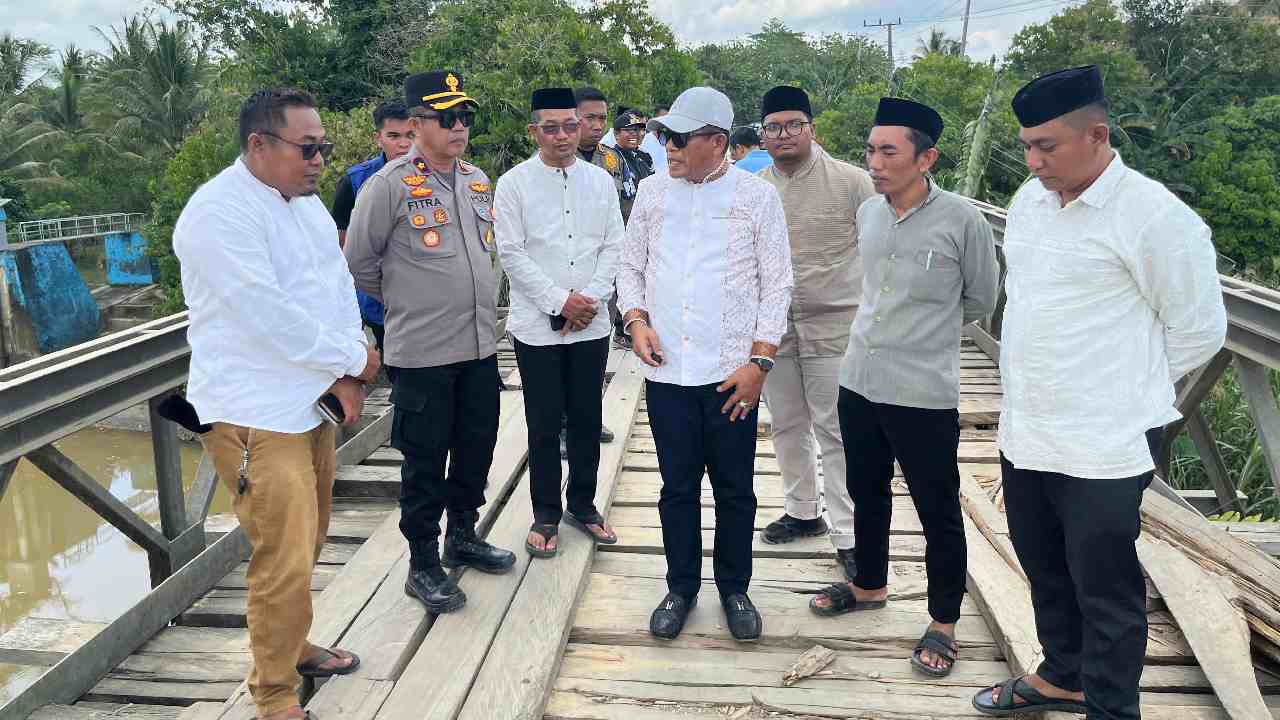 Harlah ke-100 NU di Lalembuu Konawe Selatan, Wagub Sultra Dapat Keluhan Jalan dan Jembatan Rusak 40 Tahun