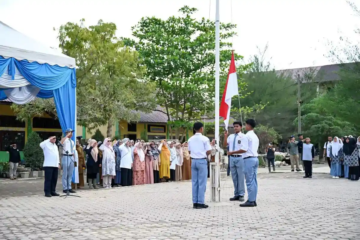 Aturan Upacara Bendera Rutin di Setiap Sekolah Dirombak, Berikut Perubahan dari Mendikdasmen