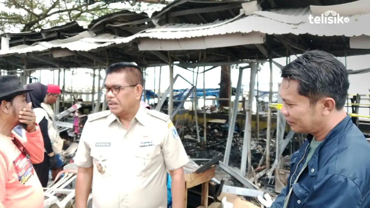 Berada di Otoritas Pelabuhan, Wabup Muna Bersama DPRD Upayakan Santunan Korban Kebakaran