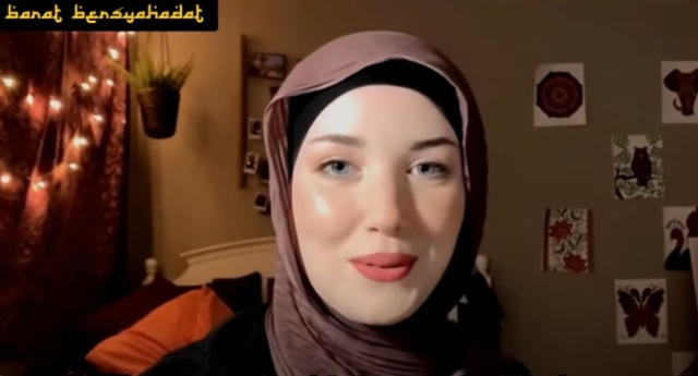 Dapat Perlakuan Tidak Adil, Gadis Cantik Ini Tetap Istikamah di Jalan Islam