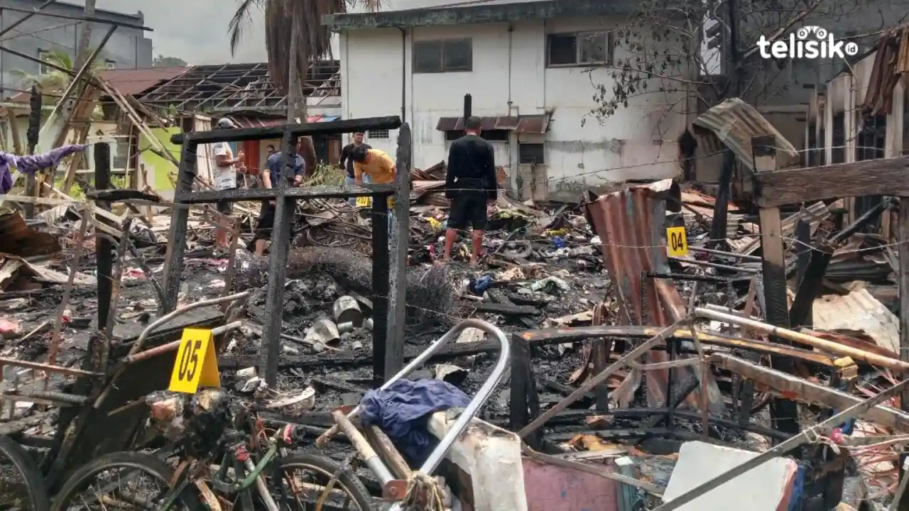 Si Jago Merah Lalap 2 Rumah di Kendari Barat, 1 Korban Dilarikan ke Rumah Sakit