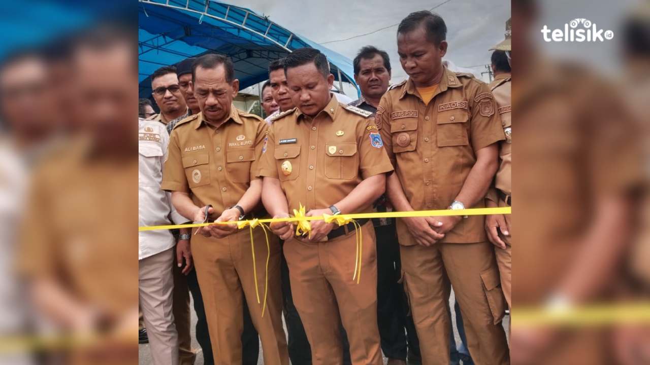 Bupati Muna Barat La Ode Darwin Operasikan Ruas Jalan Lakalamba-Lawada Jaya