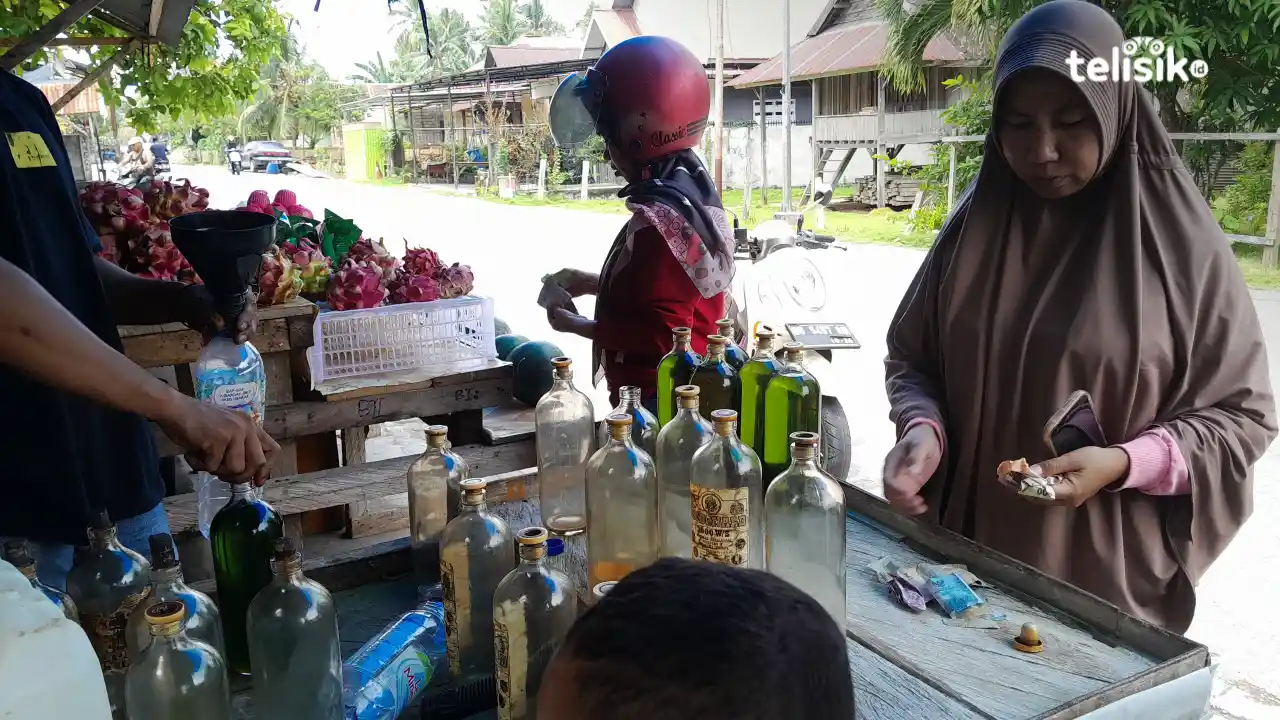 Kelangkaan Pertalite di Wakatobi Picu Kepanikan, Harga Tembus Rp 30 Ribu Per Botol