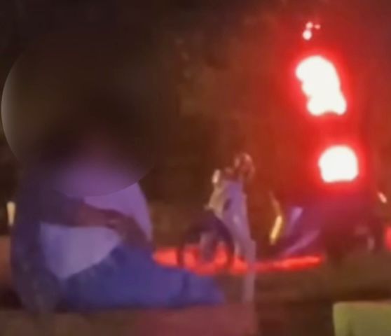 Viral Sepasang  Remaja Diduga Berbuat Asusila di Lapangan Merdeka Baubau