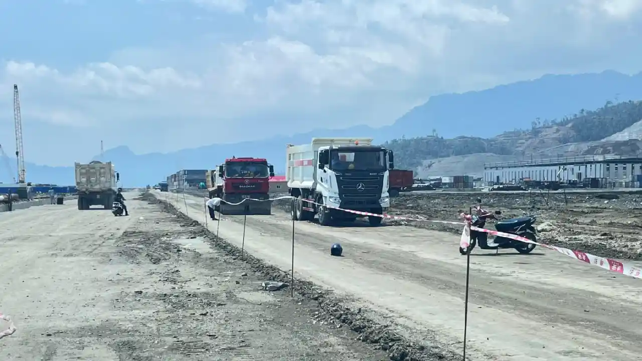 Warga di Morowali Palang Jalan Provinsi yang Diklaim PT IGIP Jalur Hauling