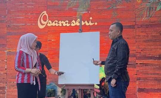 PT ANTAM UPBN Konawe Utara Dukung Osara Seni Rongai-Siggi di Kendari, Gali Potensi Seniman Lokal