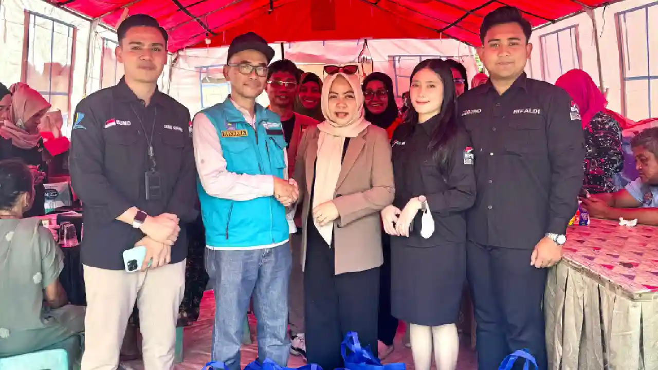 Wujud Kepedulian, BPR Bahteramas Kendari Serahkan Bantuan Logistik untuk Warga Terdampak Banjir