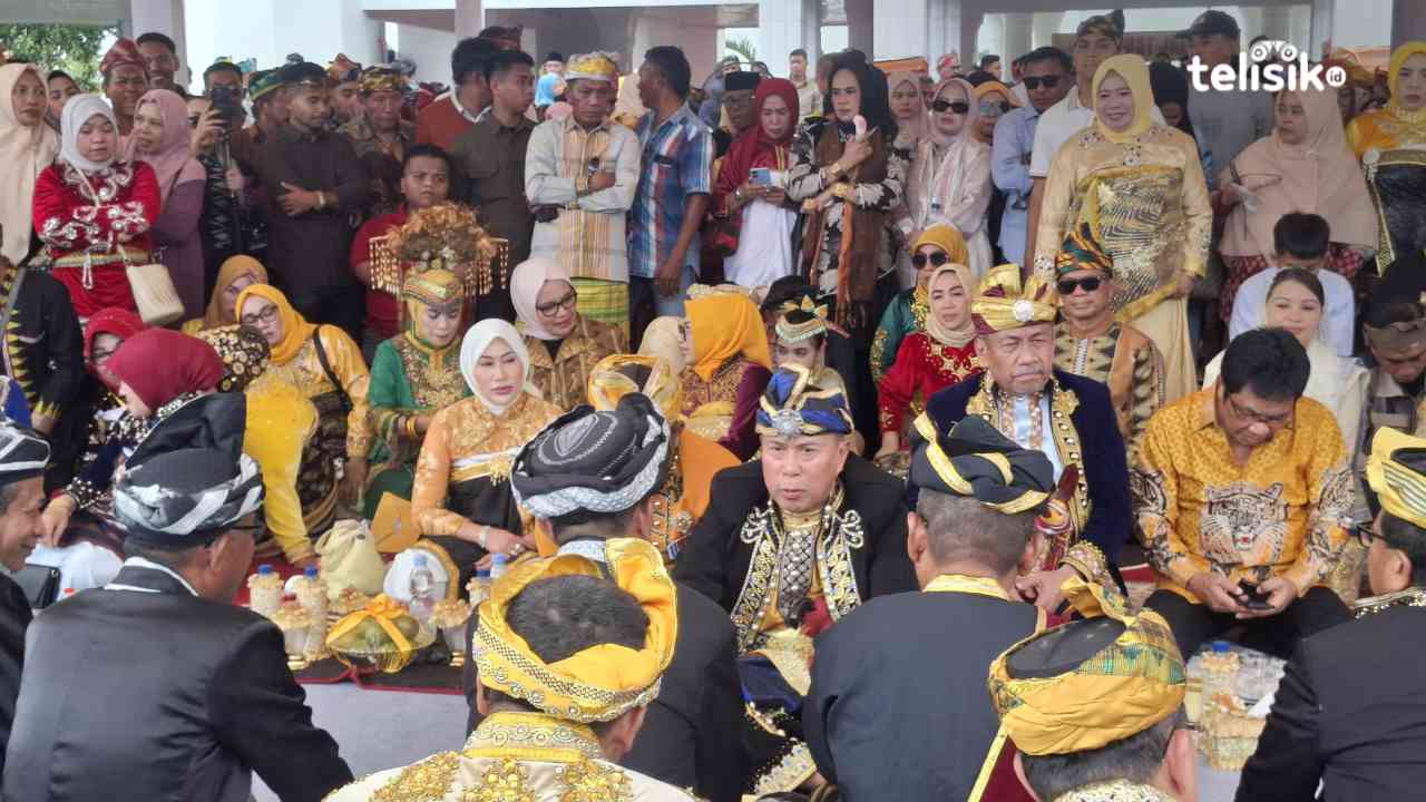 Dulang Haroa Masyarakat Muna Sebanyak 1.228 Raih Rekor Dunia dan Gubernur Sultra Terima Gelar Adat