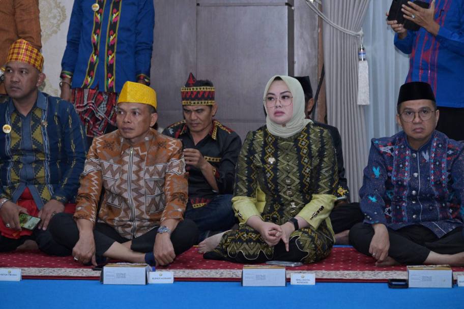 Penganugerahan Gelar Adat Tolaki Warnai HUT ke-62 Sultra, Wali Kota Kendari Tegaskan Komitmen Jaga Warisan Budaya