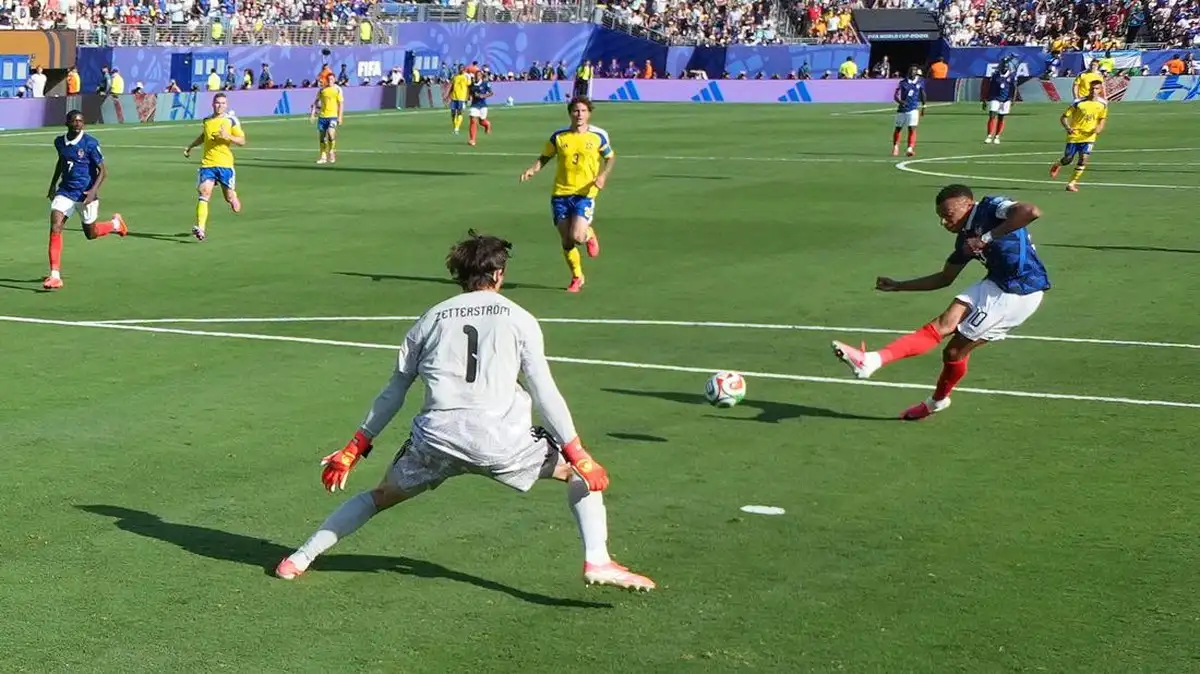 Piala Dunia 2026: Bantai Swedia 3-0, Mbappe Samai Gol Messi