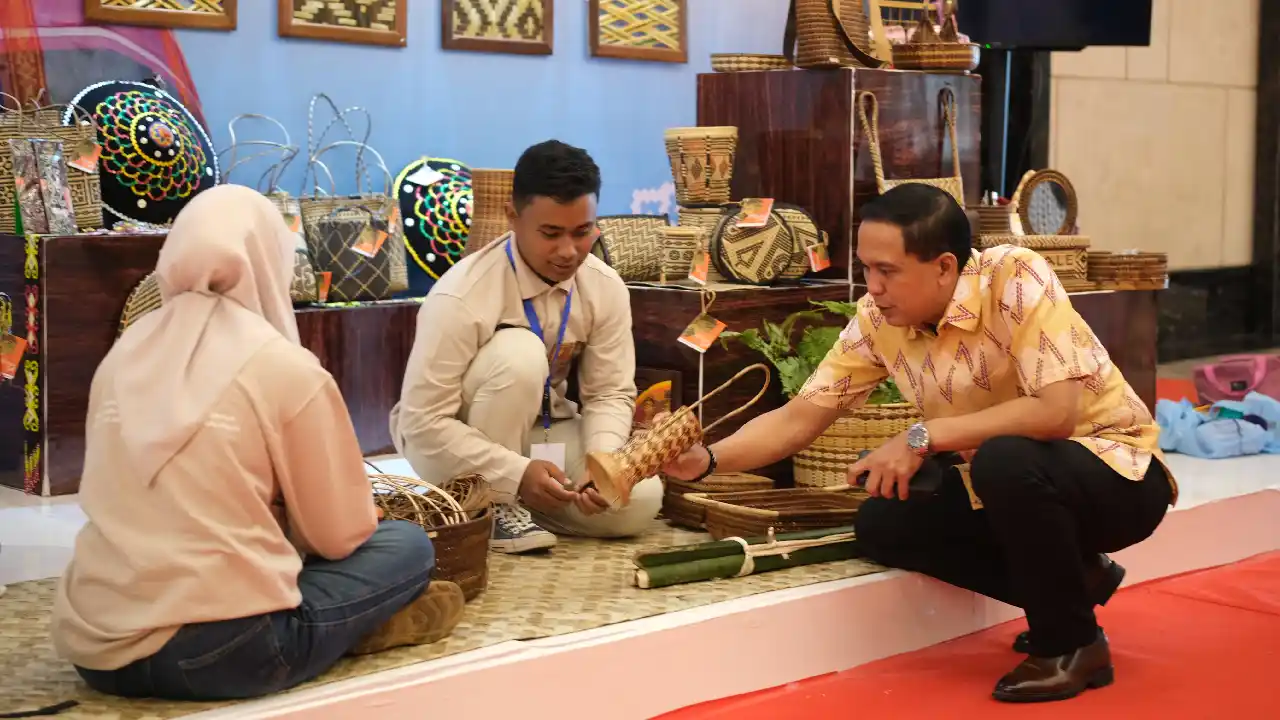 PT Vale Bawa Anyaman Teduhu Luwu Timur ke Dekranas, Dorong Regenerasi Pengrajin Muda
