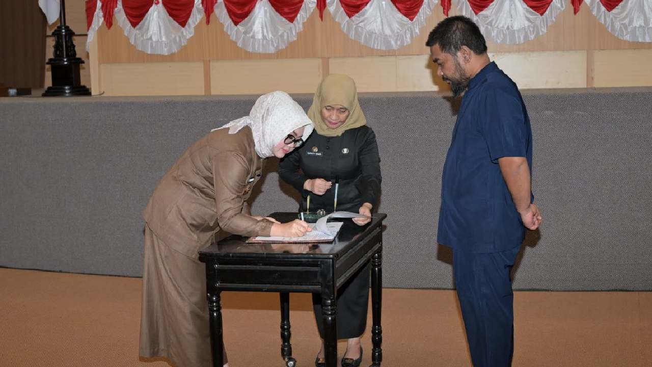 Raperda APBD 2025 Disepakati 7 Fraksi, Pemkot Kendari Terus Perkuat Transparansi dan Akuntabilitas Keuangan
