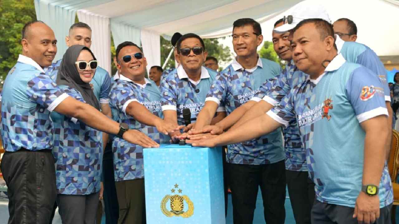 Siska dan Hugua Menyatu dengan Ribuan Warga di Bhayangkara Sultra Run 2026