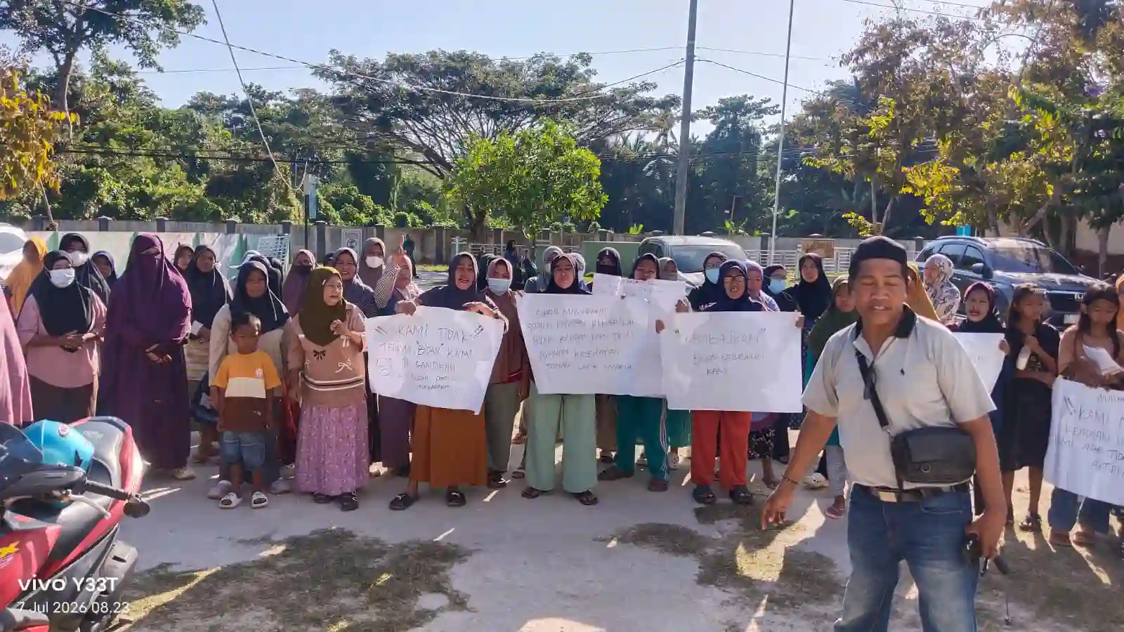 Tolak Pemindahan Bidan Kelurahan Sambuli, Warga Geruduk Puskesmas Nambo