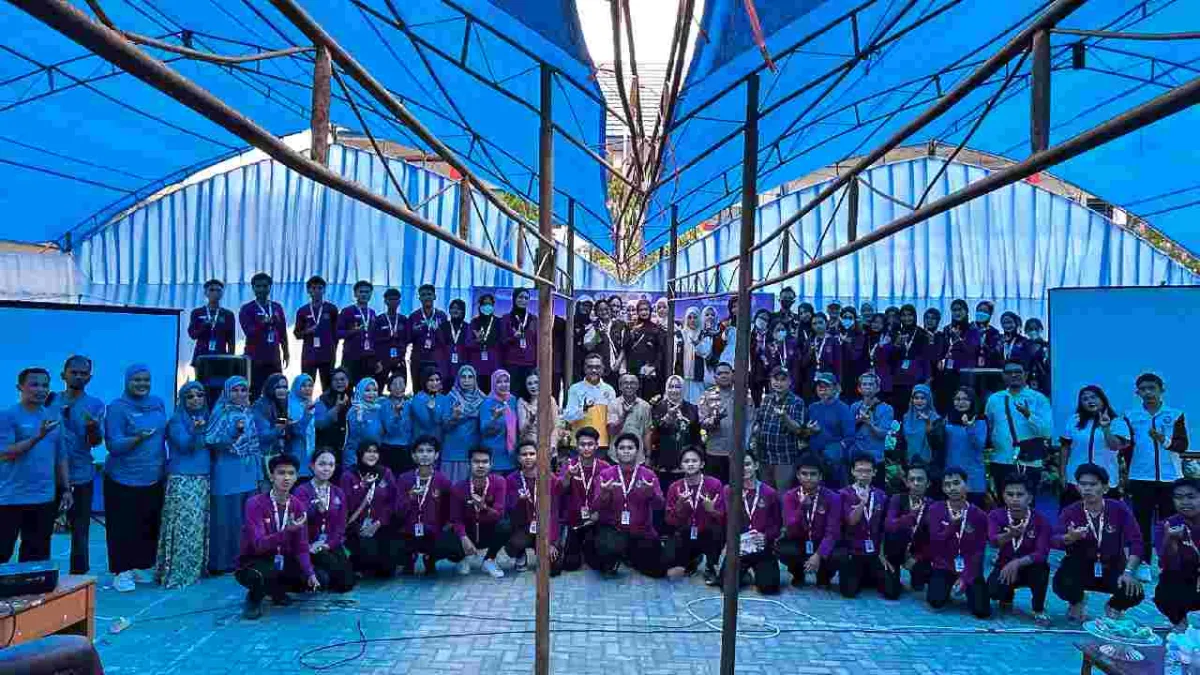 Mahasiswa FK UHO 2025 Bawa Semangat IRIS ke Kolaka Timur Lewat Layanan Kesehatan Gratis