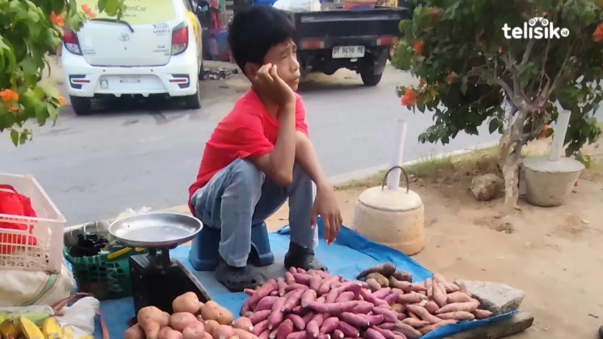 FOTO HUMANIS: Tak Kenal Lelah demi Sesuap Nasi