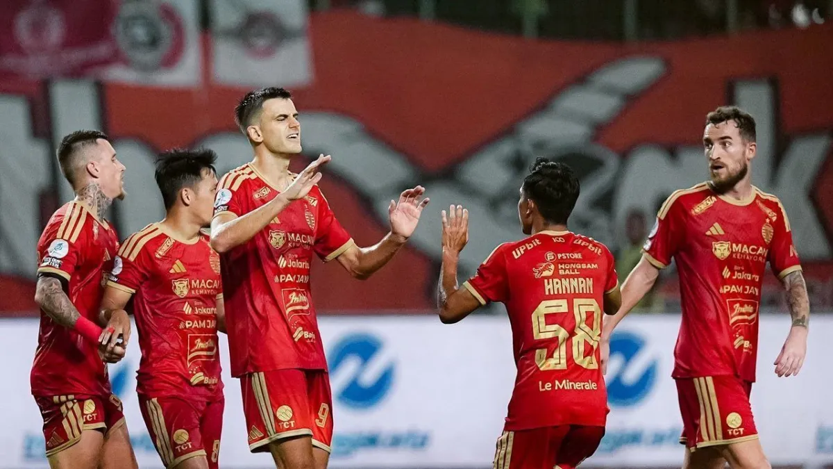 Persija Bantai Arema 5-1 dan Rebut Puncak Klasemen